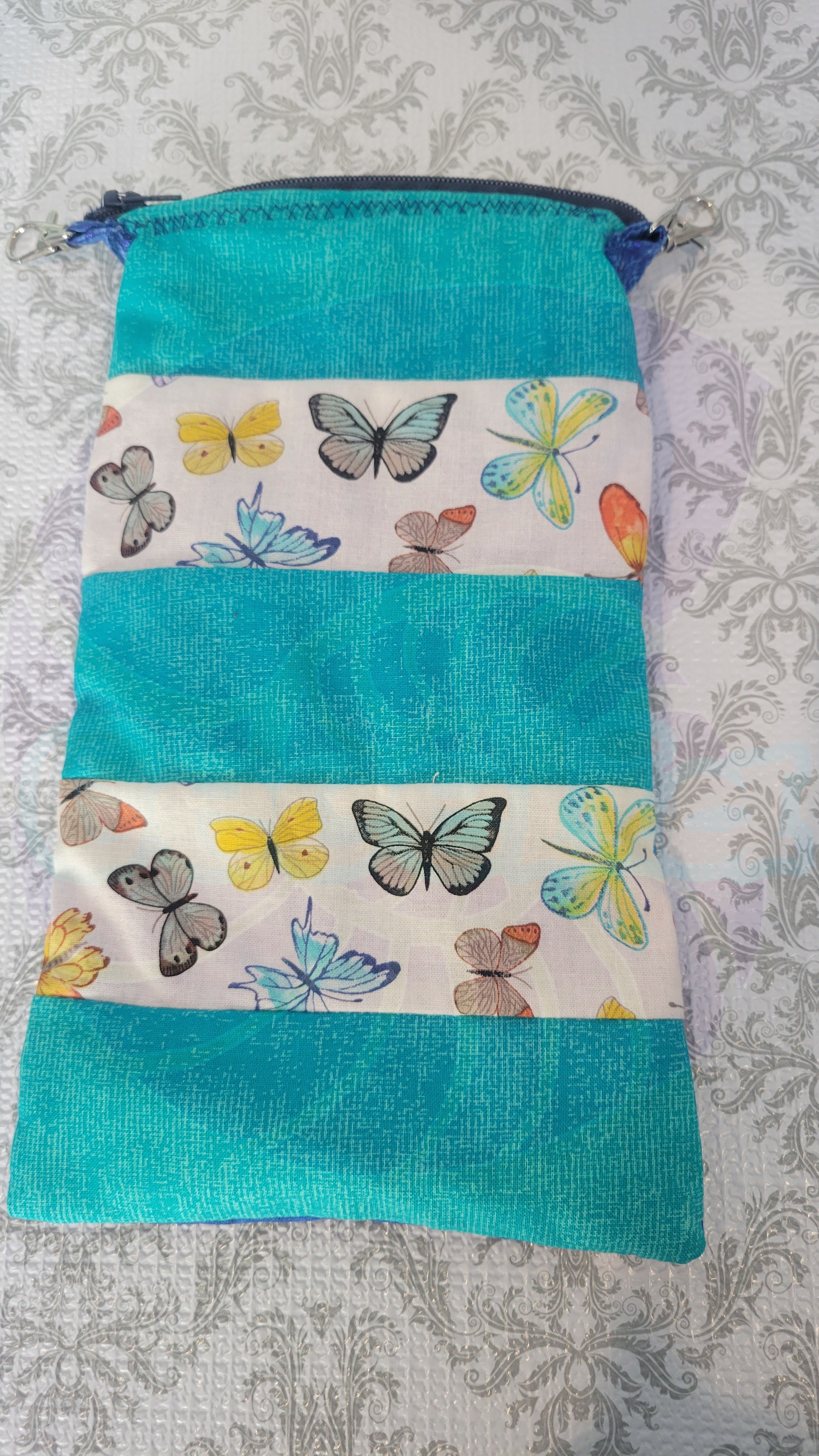 Various Butterflies behind a white background in a medium Size Katie Purse