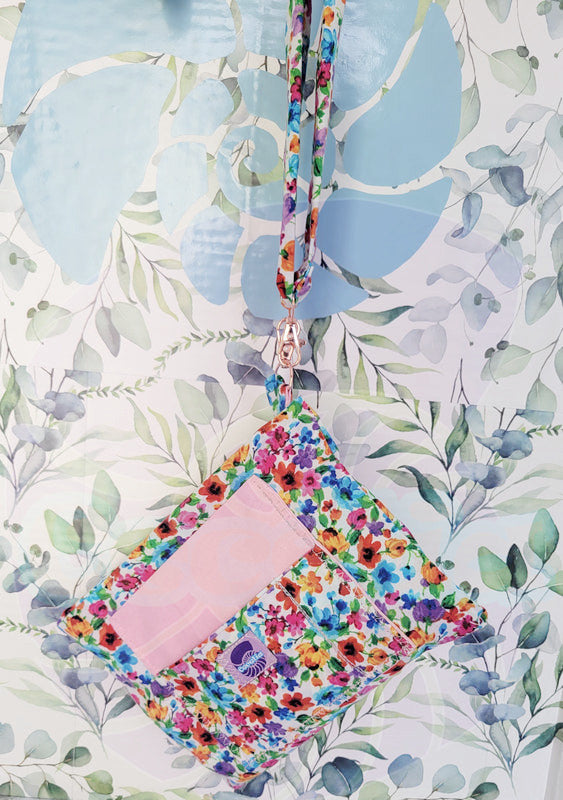 Watercolor Wild flowers in the Conchita purse with Pink Pockets