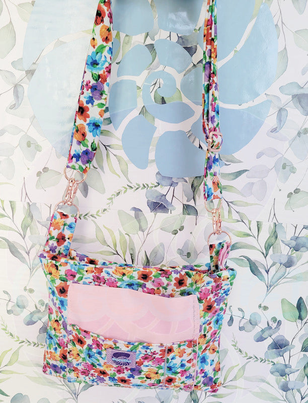 Watercolor Wild flowers in the Conchita purse with Pink Pockets