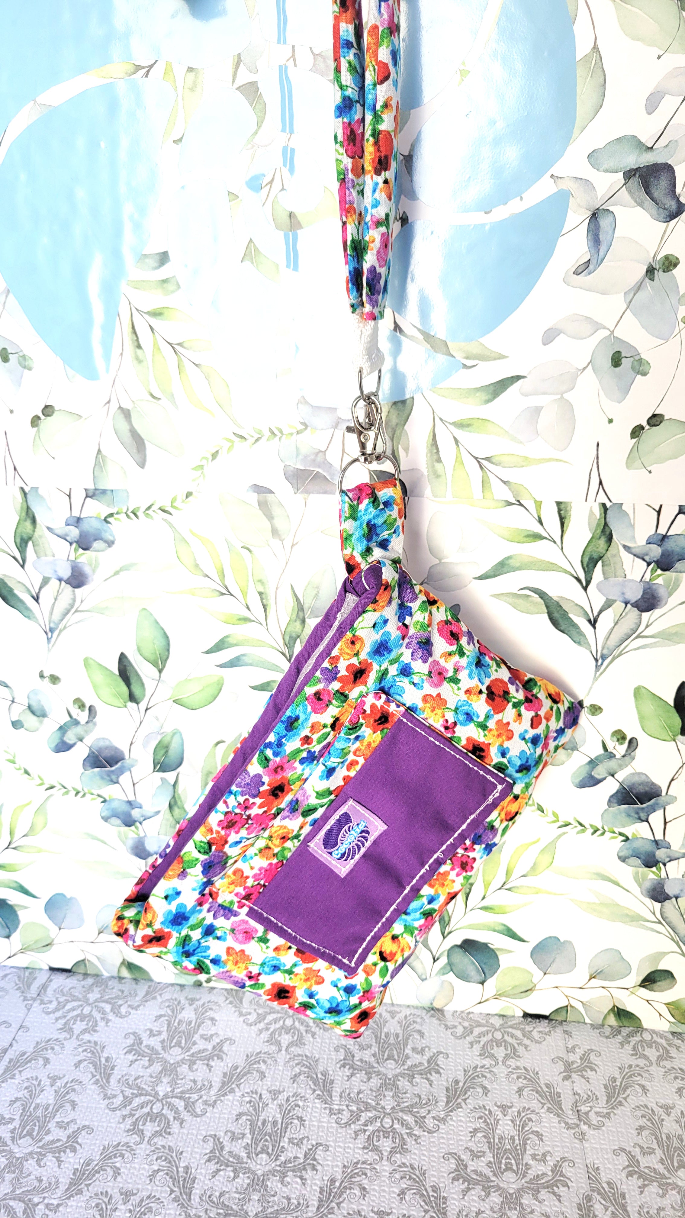 Watercolor Wild flowers in the Conchita purse with Purple Pockets